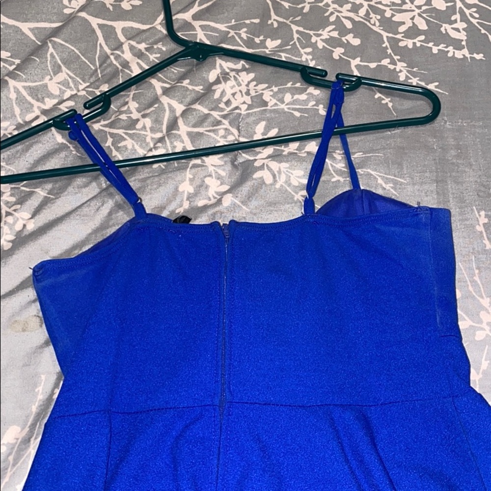 Dresses - Picture 7 of 7
